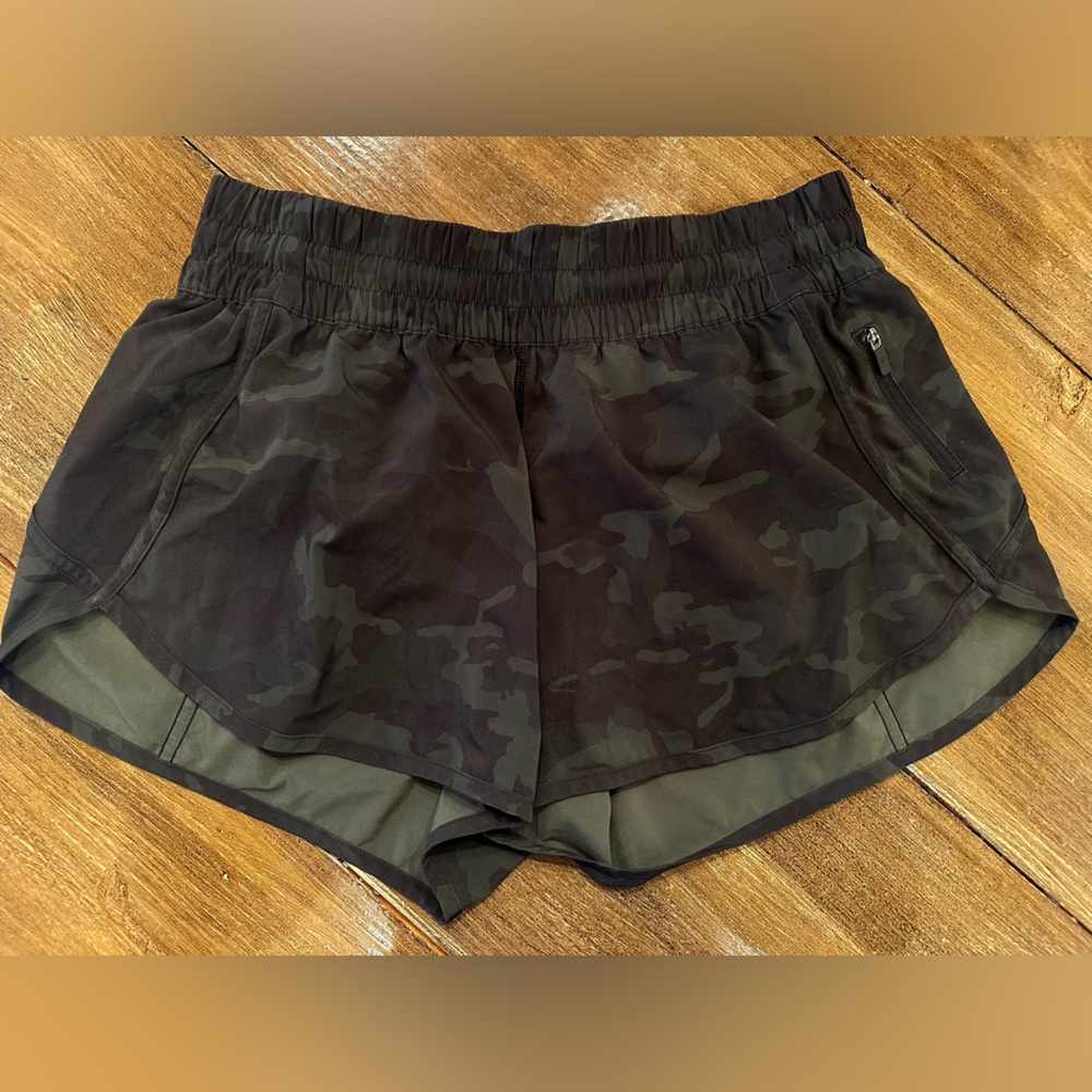 Lululemon Camouflage Tracker Shorts - size 10